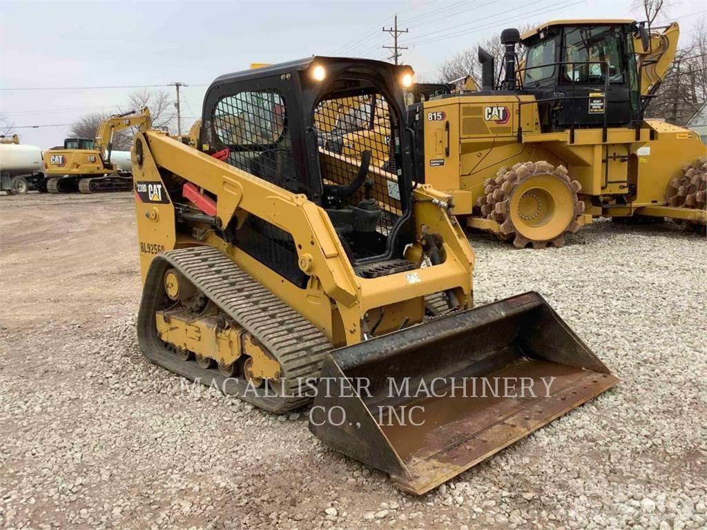 CAT 239D Верижен товарач