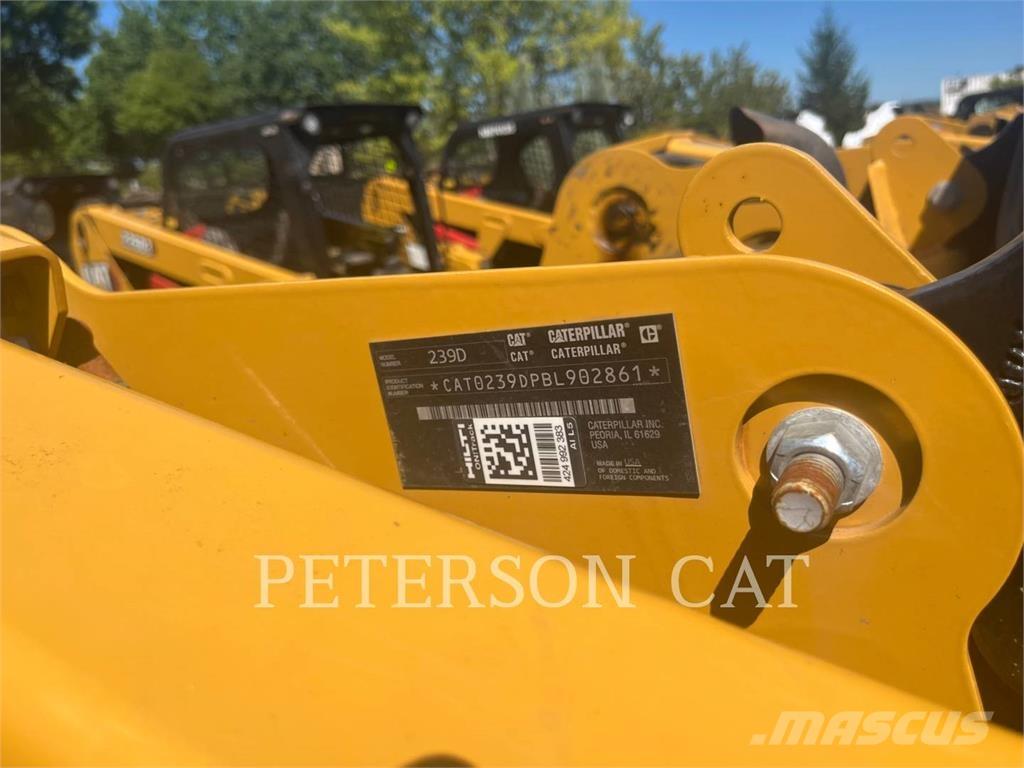 CAT 239D Верижен товарач