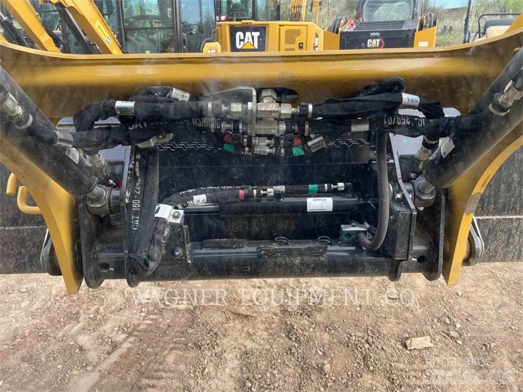 CAT 239D3 Верижен товарач