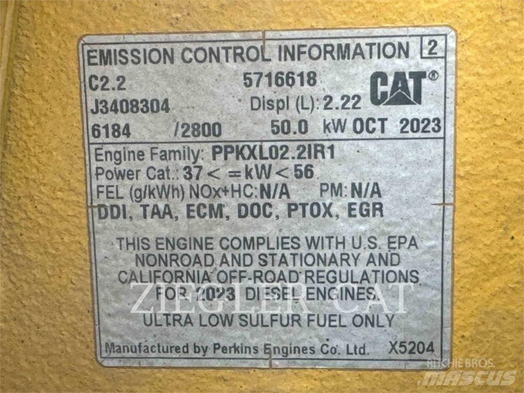 CAT 239D3 Верижен товарач