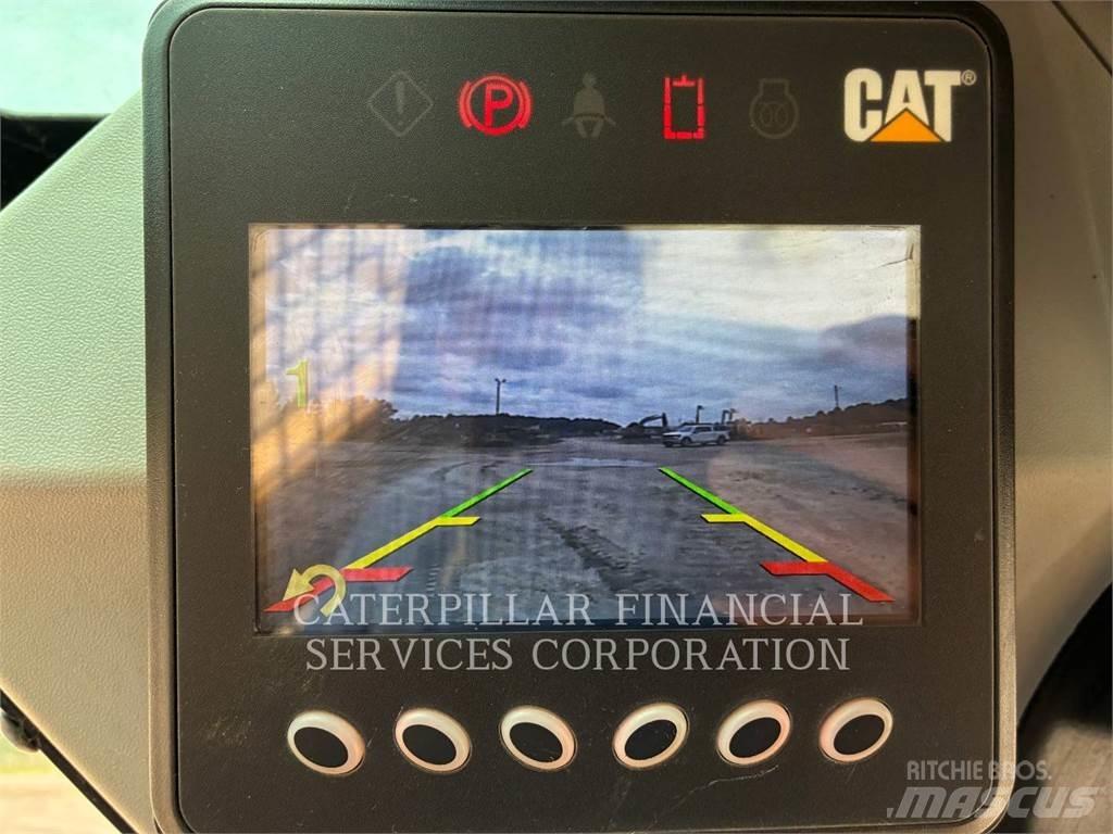 CAT 239D3 Верижен товарач