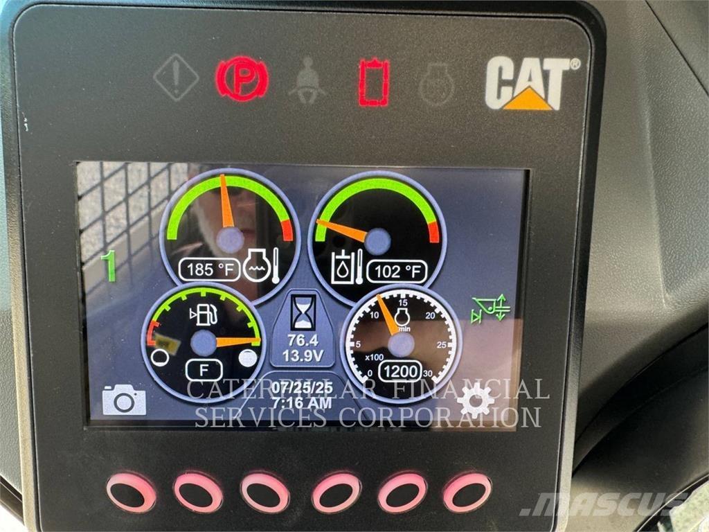 CAT 239D3 Верижен товарач