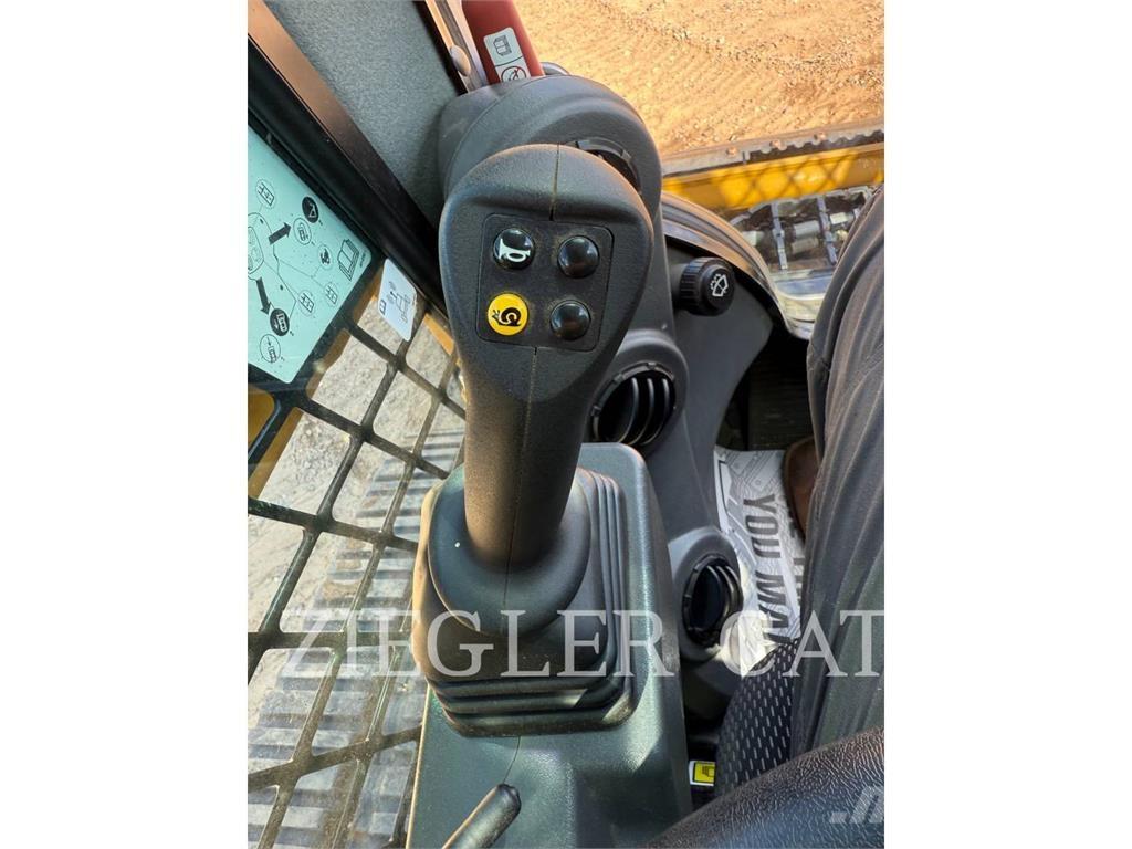 CAT 239D3 Верижен товарач