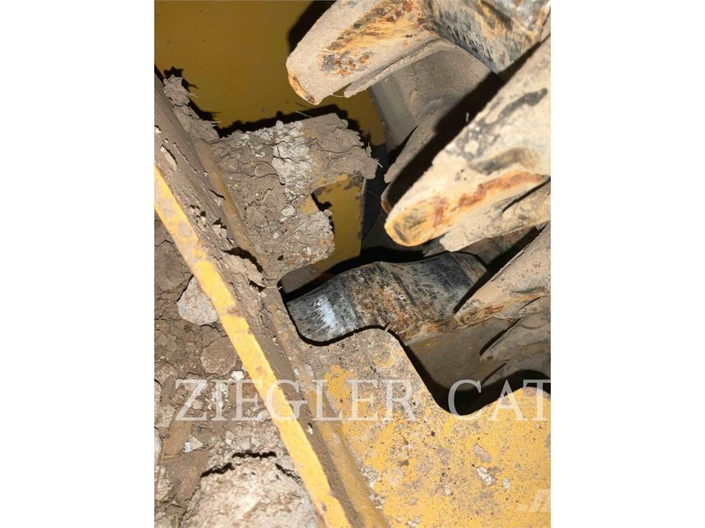 CAT 239D3 Верижен товарач