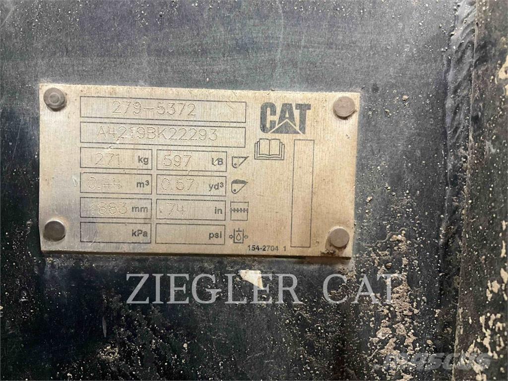 CAT 239D3 Верижен товарач