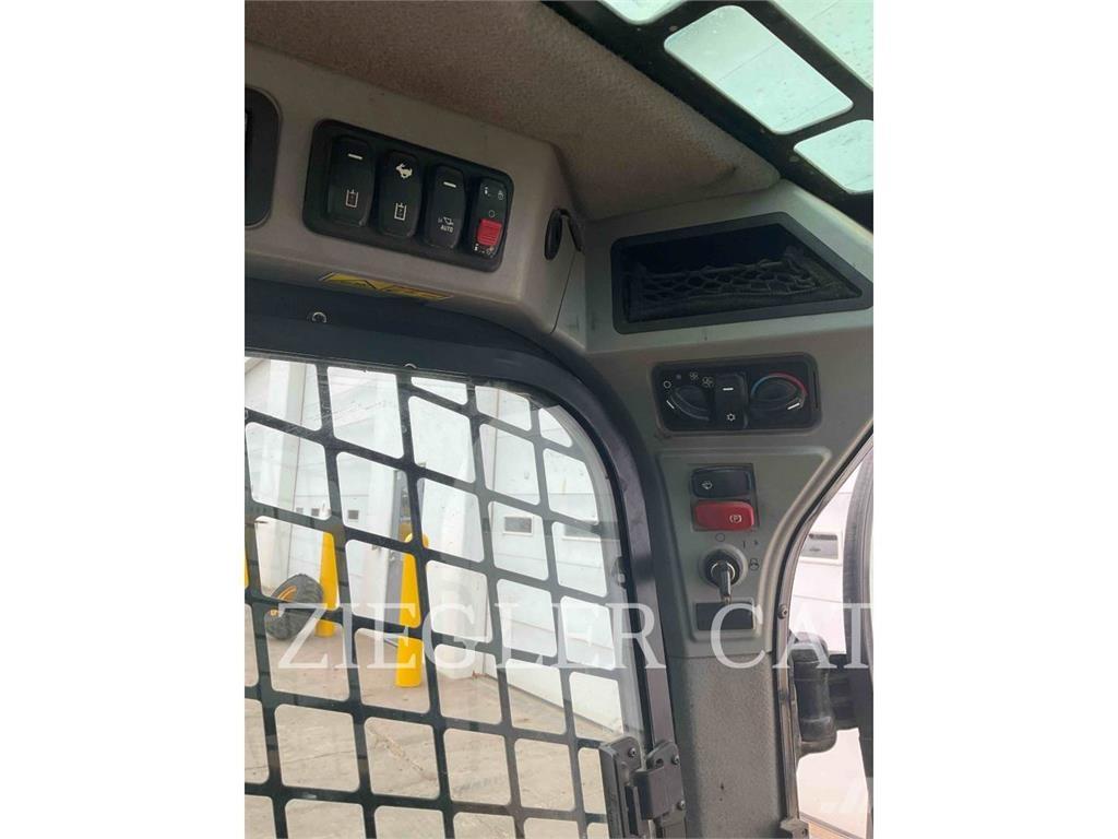 CAT 239D3 Верижен товарач