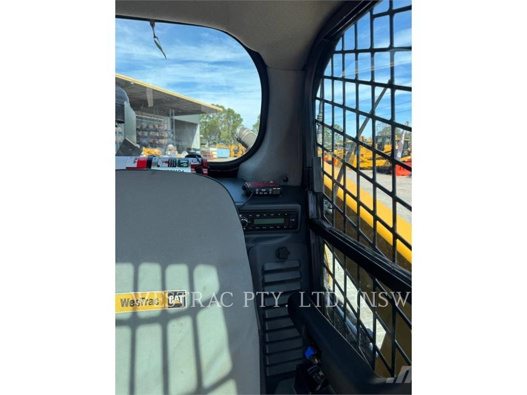 CAT 239D3 Верижен товарач