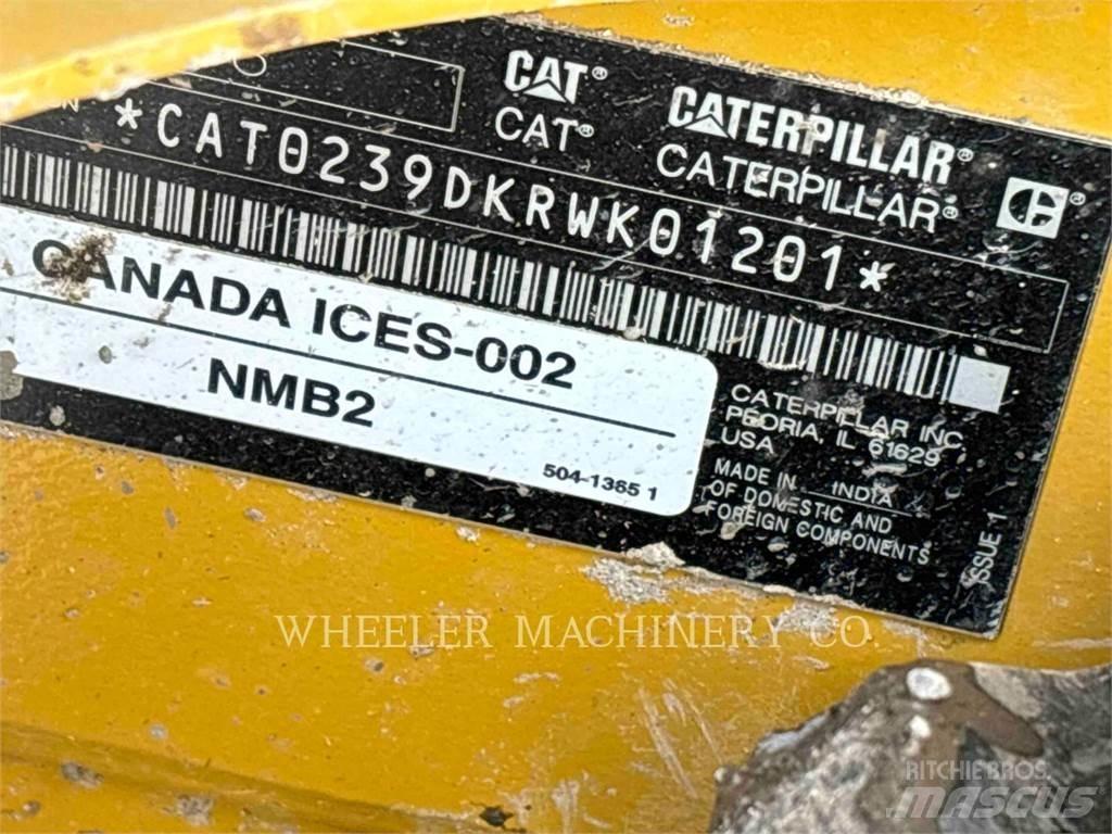 CAT 239D3 C3H2 Верижен товарач