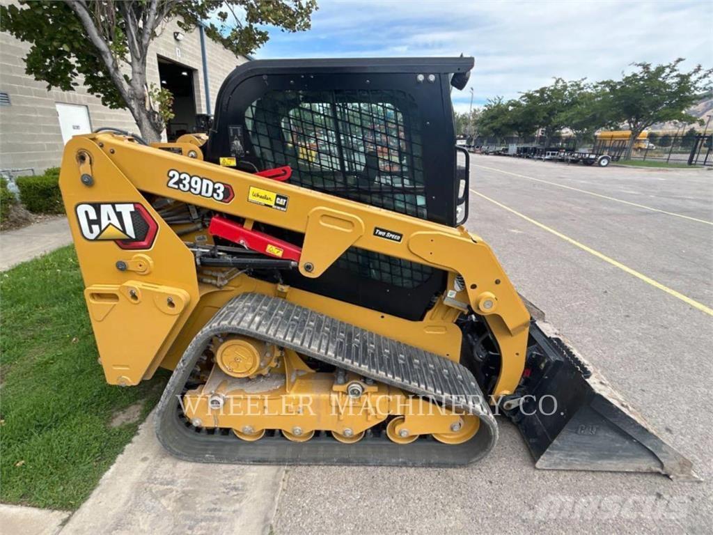 CAT 239D3 C3H2 Верижен товарач