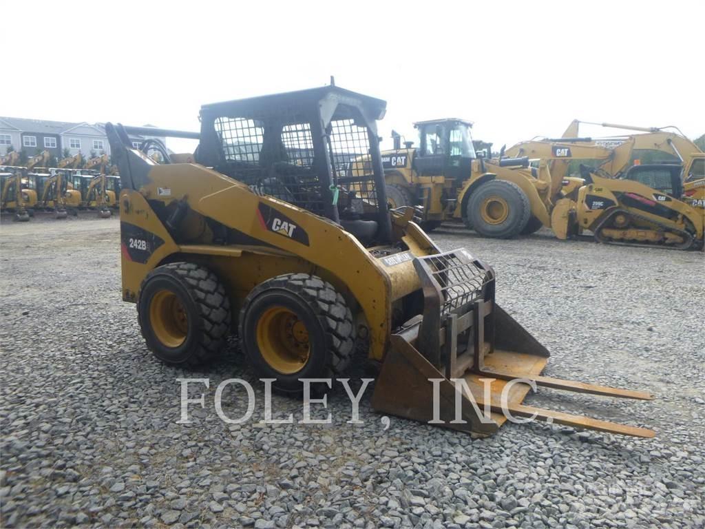 CAT 242B3 Мини товарачи
