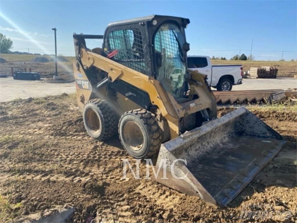 CAT 242D Мини товарачи
