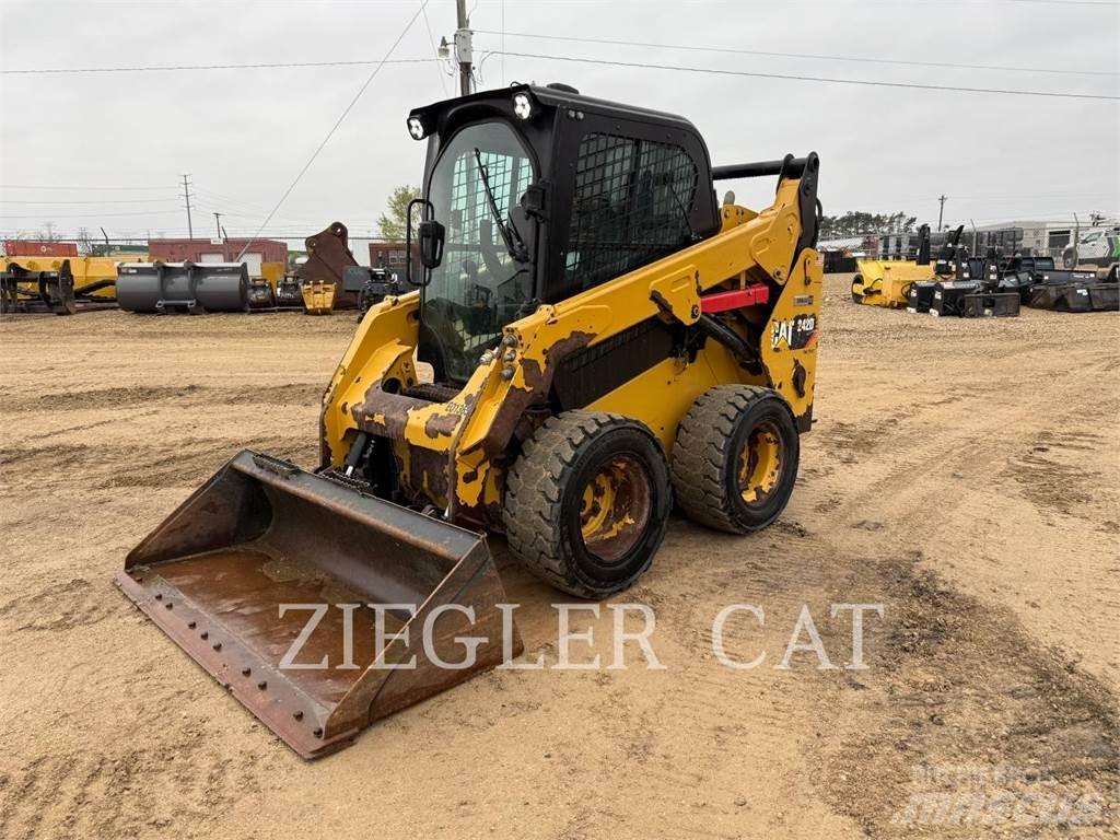 CAT 242D Мини товарачи
