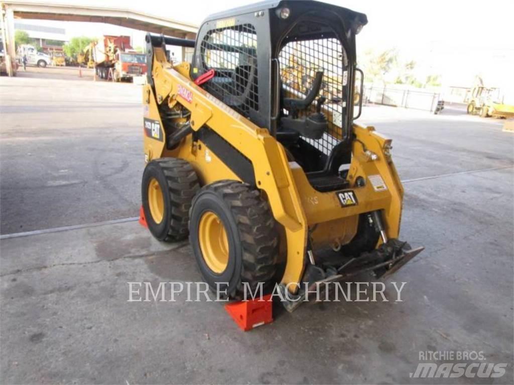 CAT 242D Мини товарачи
