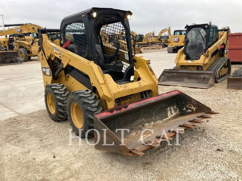 CAT 242D Мини товарачи
