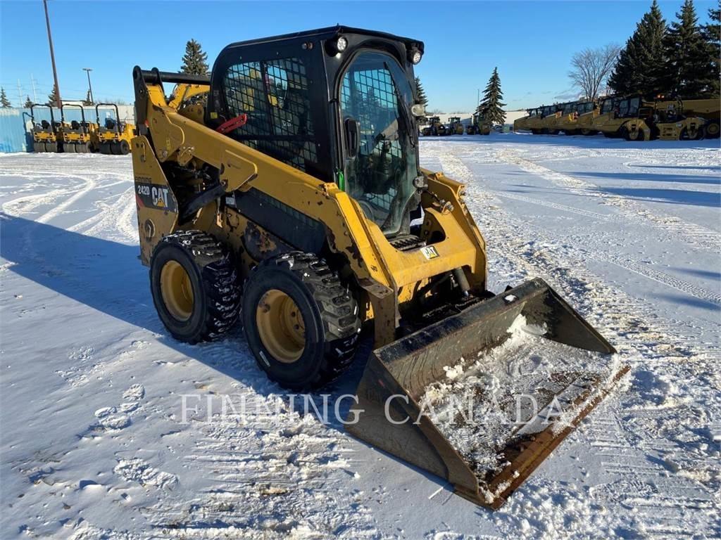 CAT 242D Мини товарачи
