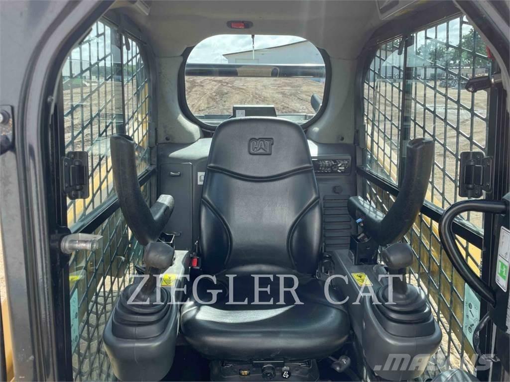CAT 242D Мини товарачи
