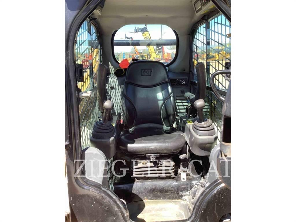CAT 242D Мини товарачи
