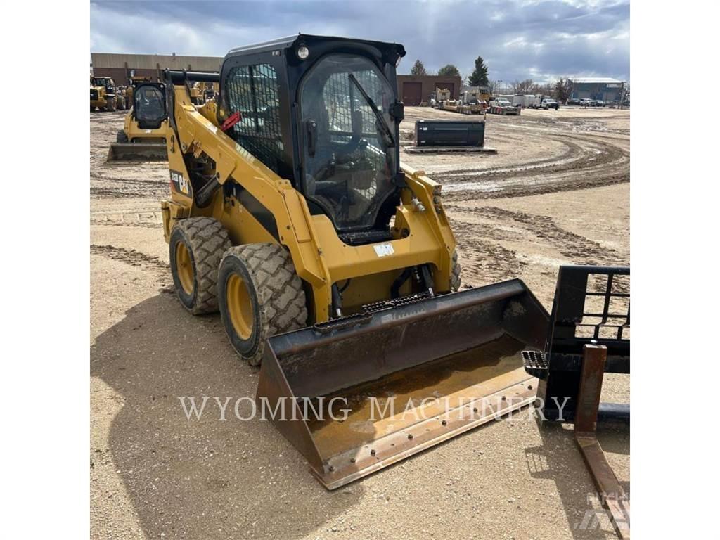 CAT 242D Мини товарачи
