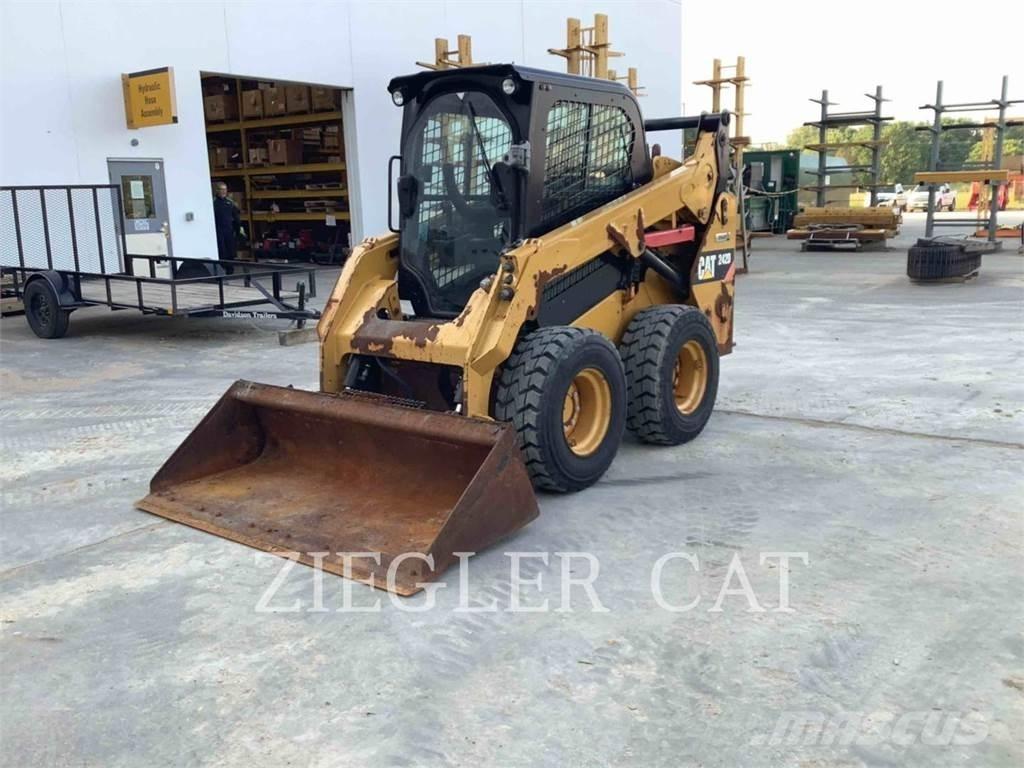 CAT 242D Мини товарачи
