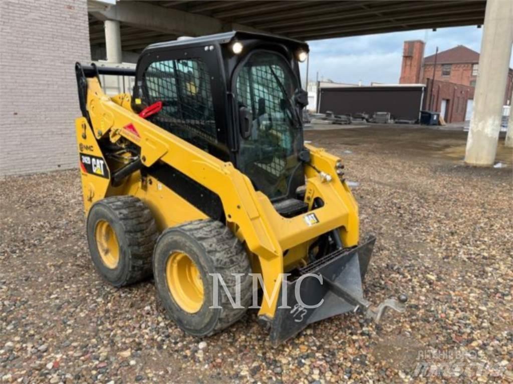 CAT 242D Мини товарачи
