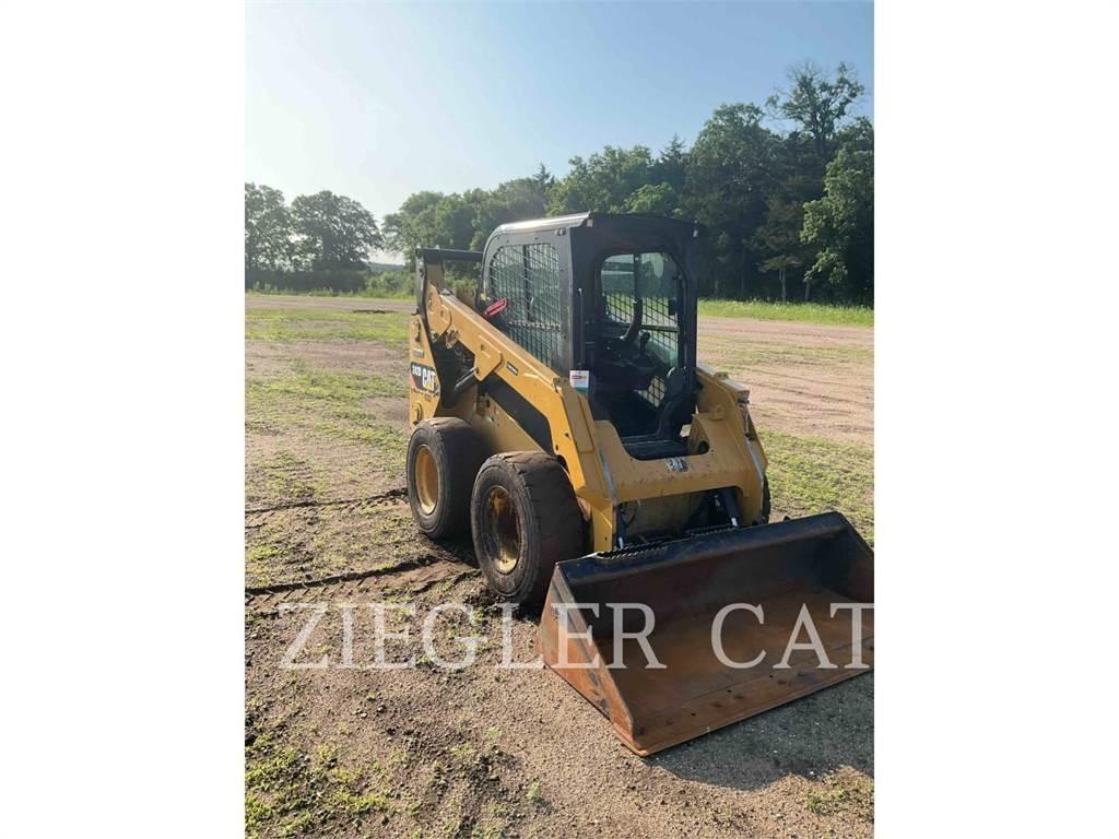 CAT 242D Мини товарачи
