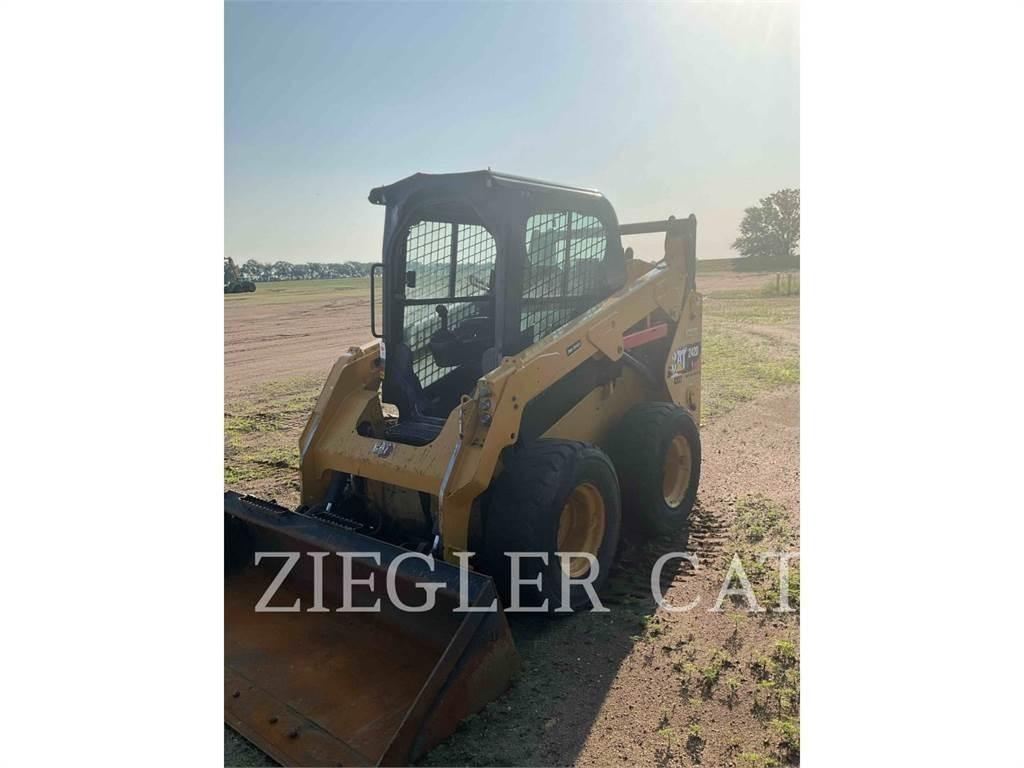 CAT 242D Мини товарачи

