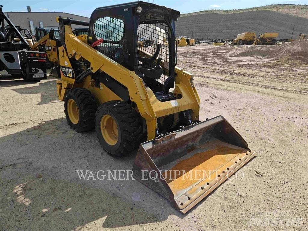 CAT 242D Мини товарачи
