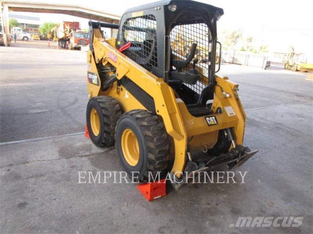 CAT 242D Мини товарачи
