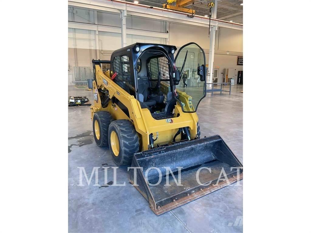 CAT 242D 3 Мини товарачи
