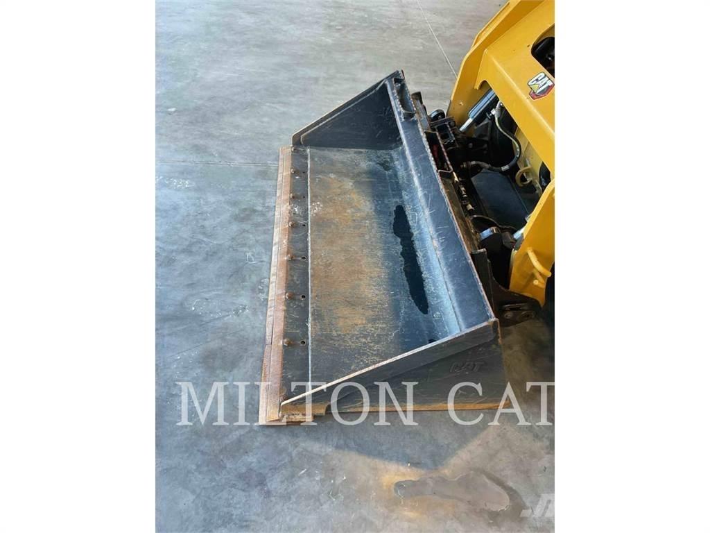 CAT 242D 3 Мини товарачи
