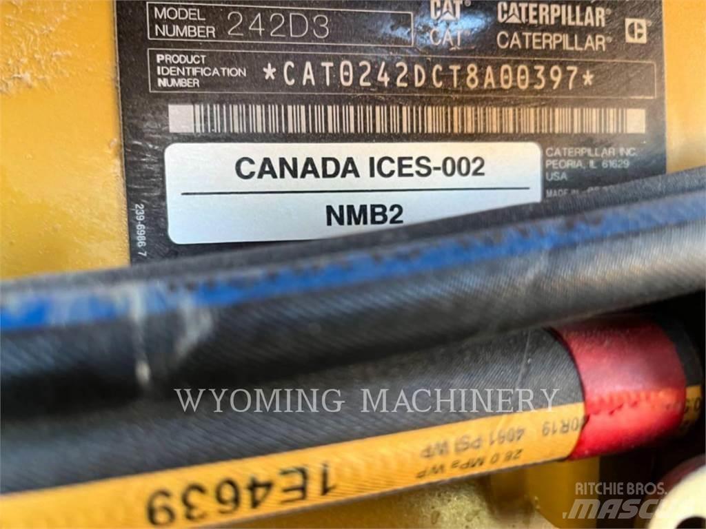 CAT 242D3 Мини товарачи
