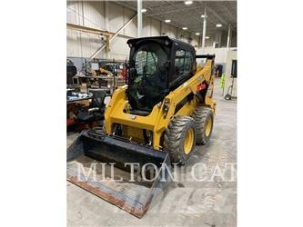 CAT 242D3 Мини товарачи
