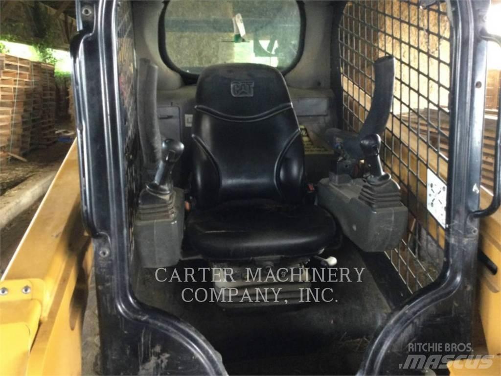 CAT 242D3 Мини товарачи
