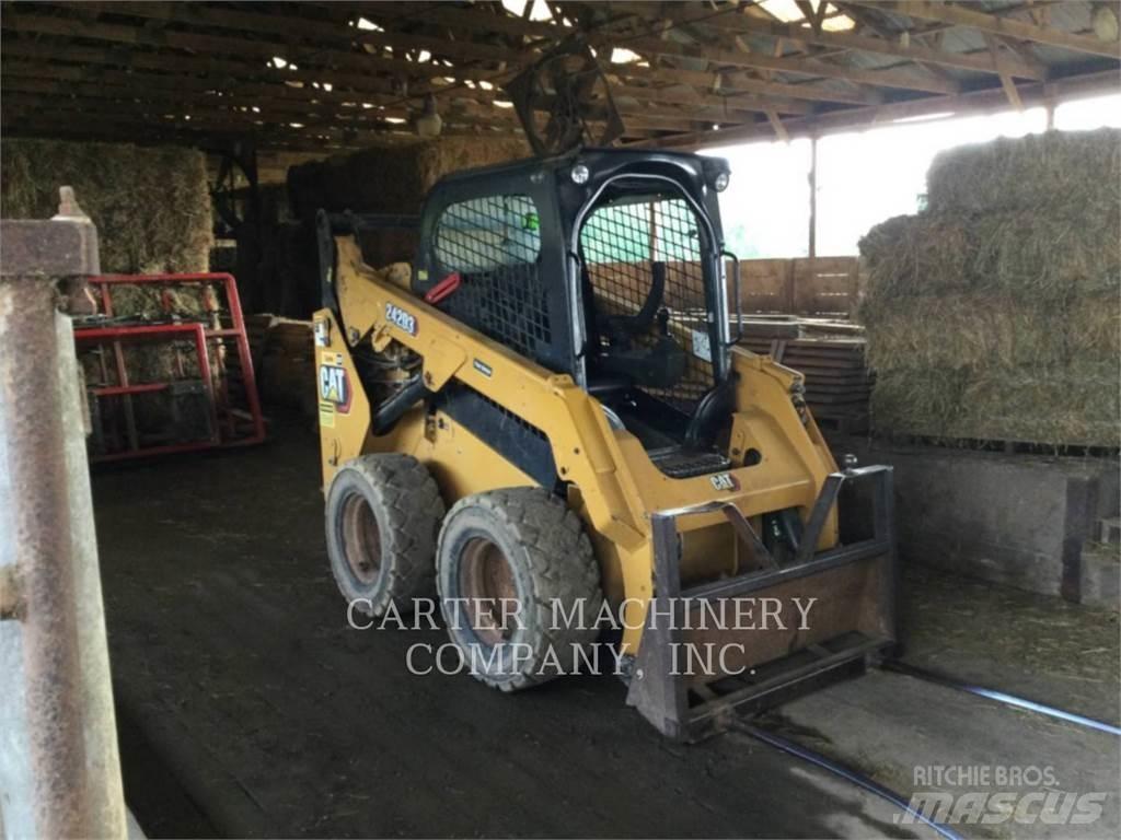 CAT 242D3 Мини товарачи
