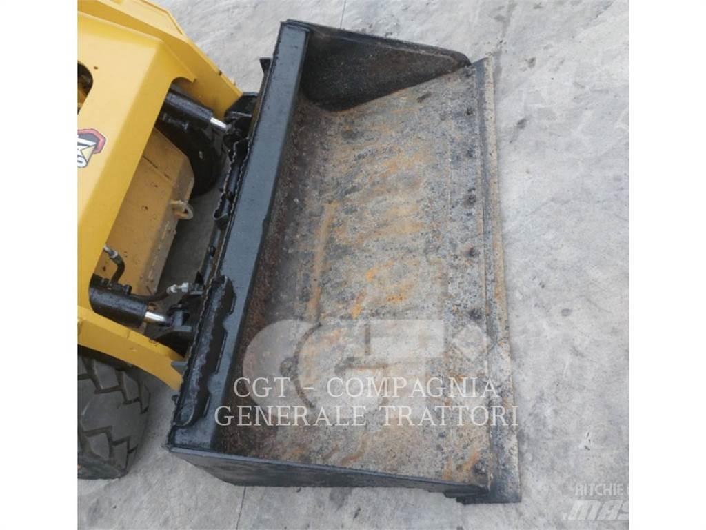 CAT 242D3 Мини товарачи
