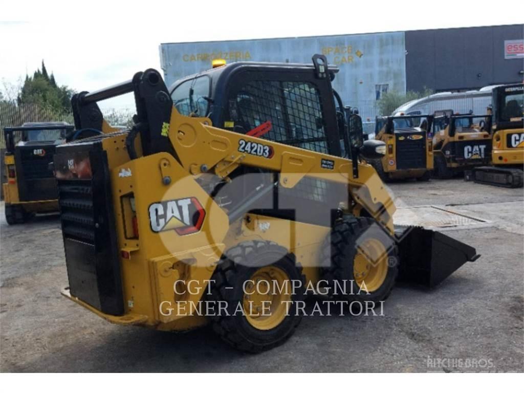 CAT 242D3 Мини товарачи

