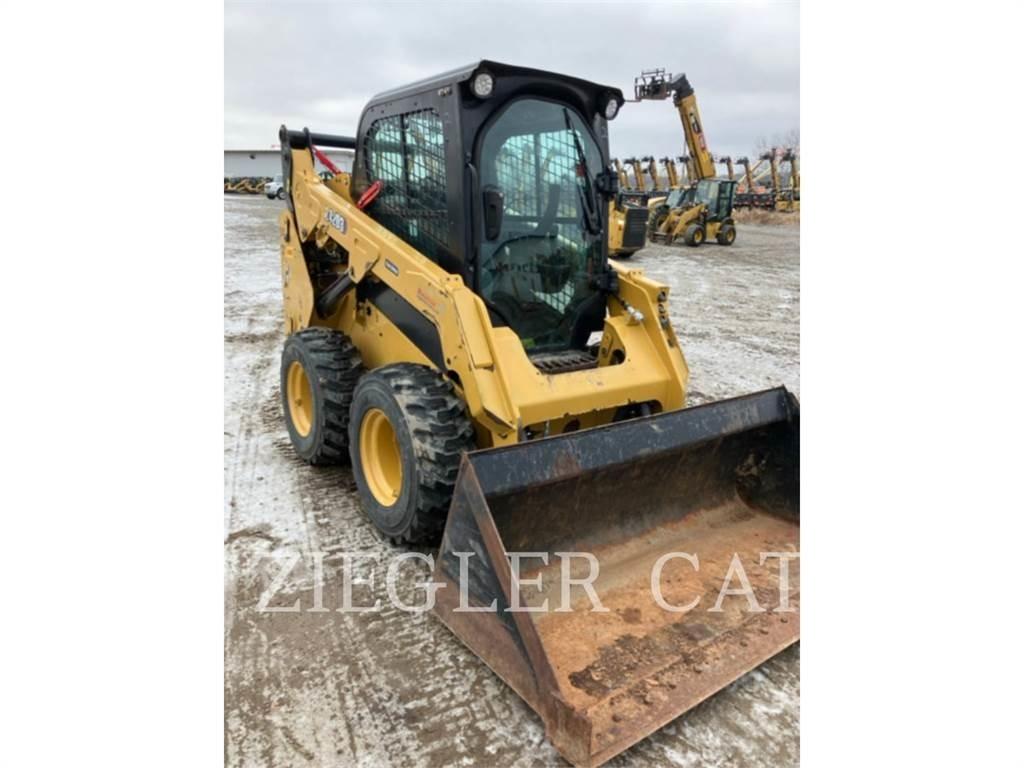 CAT 242D3 Мини товарачи
