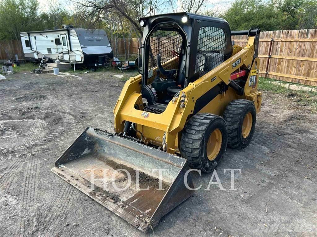CAT 242D3 Мини товарачи
