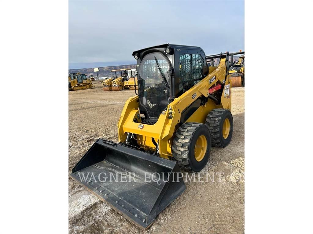 CAT 242D3 Мини товарачи
