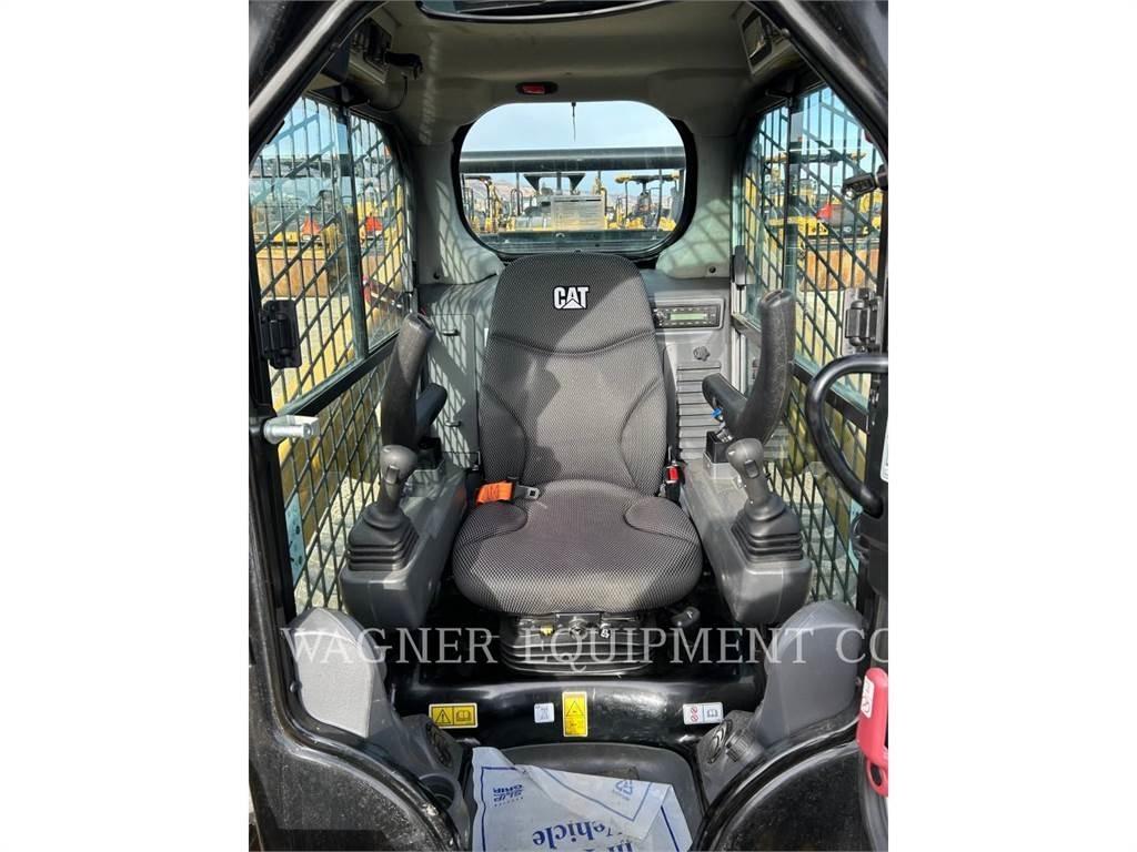 CAT 242D3 Мини товарачи
