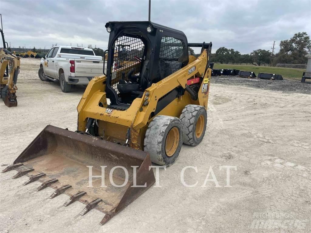 CAT 242D3 Мини товарачи
