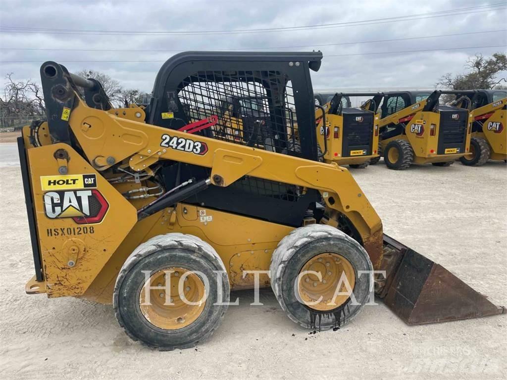 CAT 242D3 Мини товарачи
