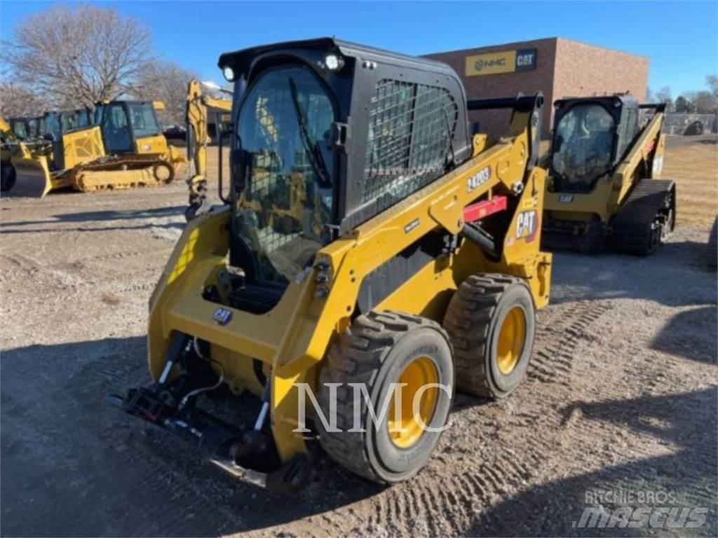 CAT 242D3 Мини товарачи
