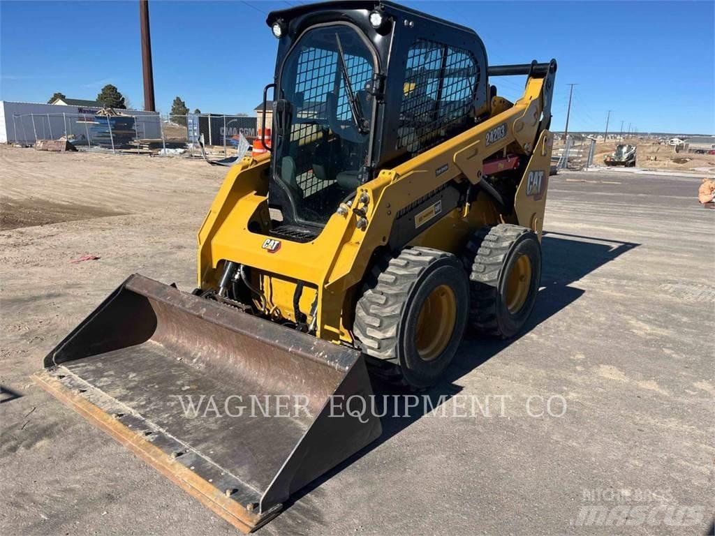 CAT 242D3 Мини товарачи
