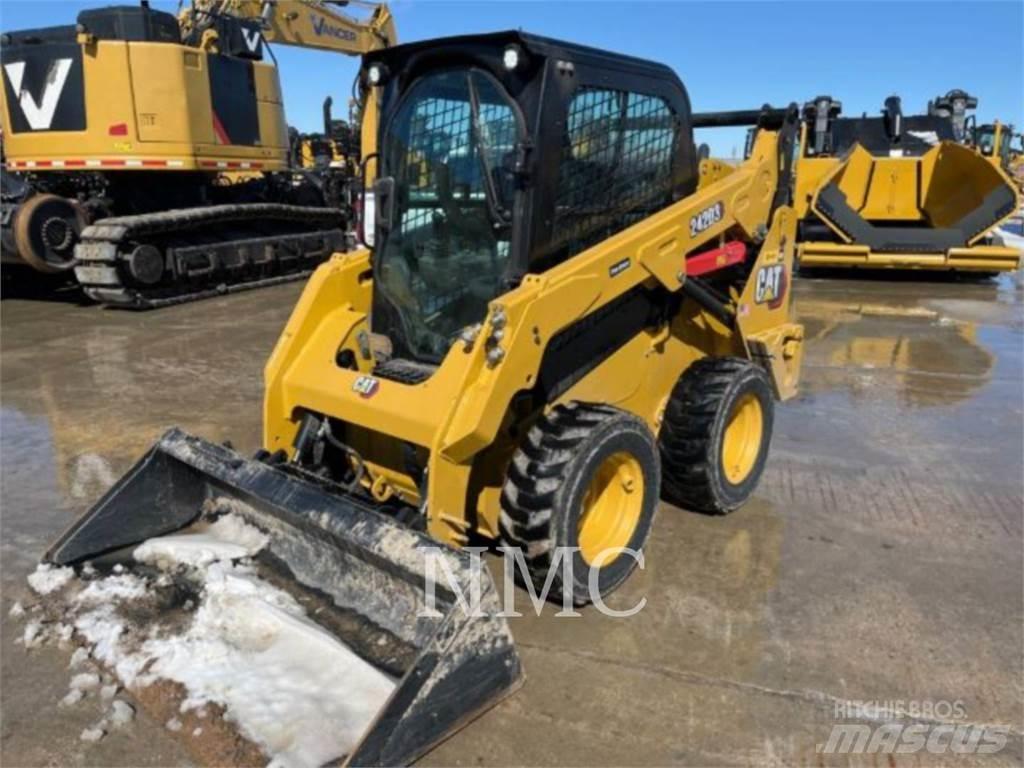 CAT 242D3 Мини товарачи
