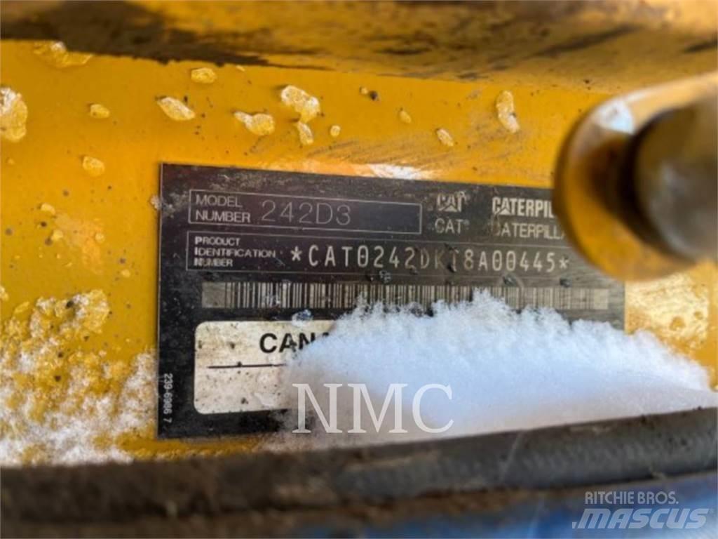 CAT 242D3 Мини товарачи
