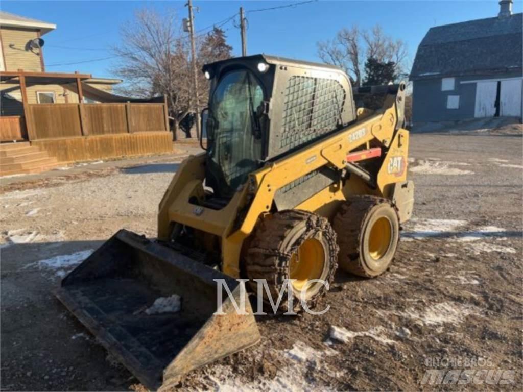 CAT 242D3 Мини товарачи
