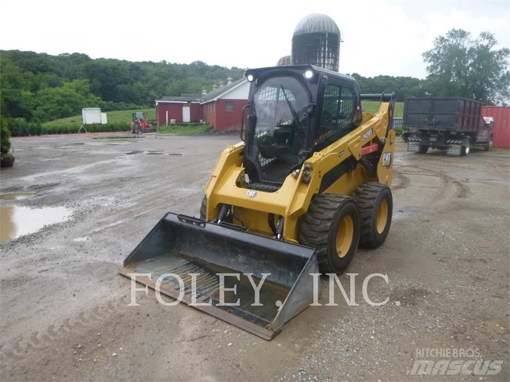 CAT 242D3 Мини товарачи
