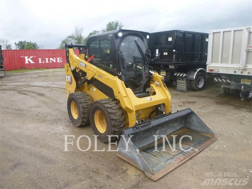 CAT 242D3 Мини товарачи
