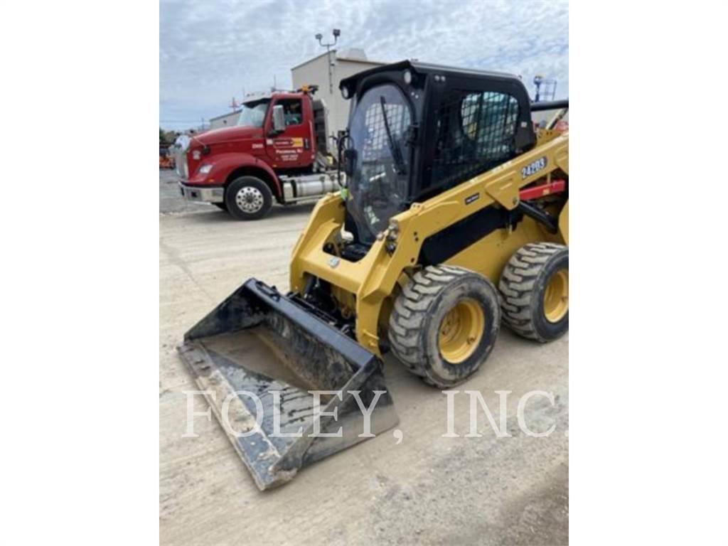 CAT 242D3 Мини товарачи
